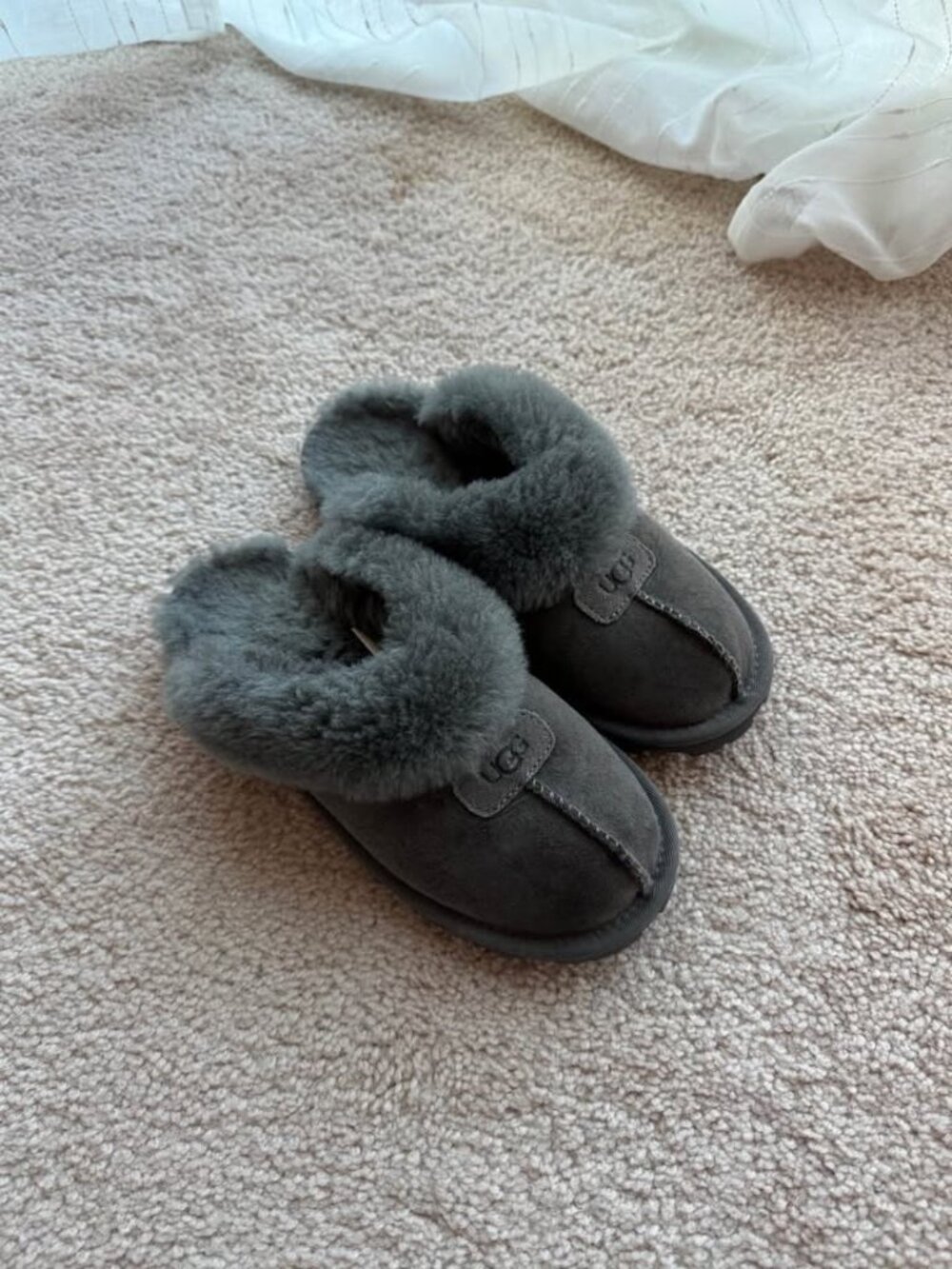 Ugg Coquette Genuine Shearling Lined Slipper (Size 6)